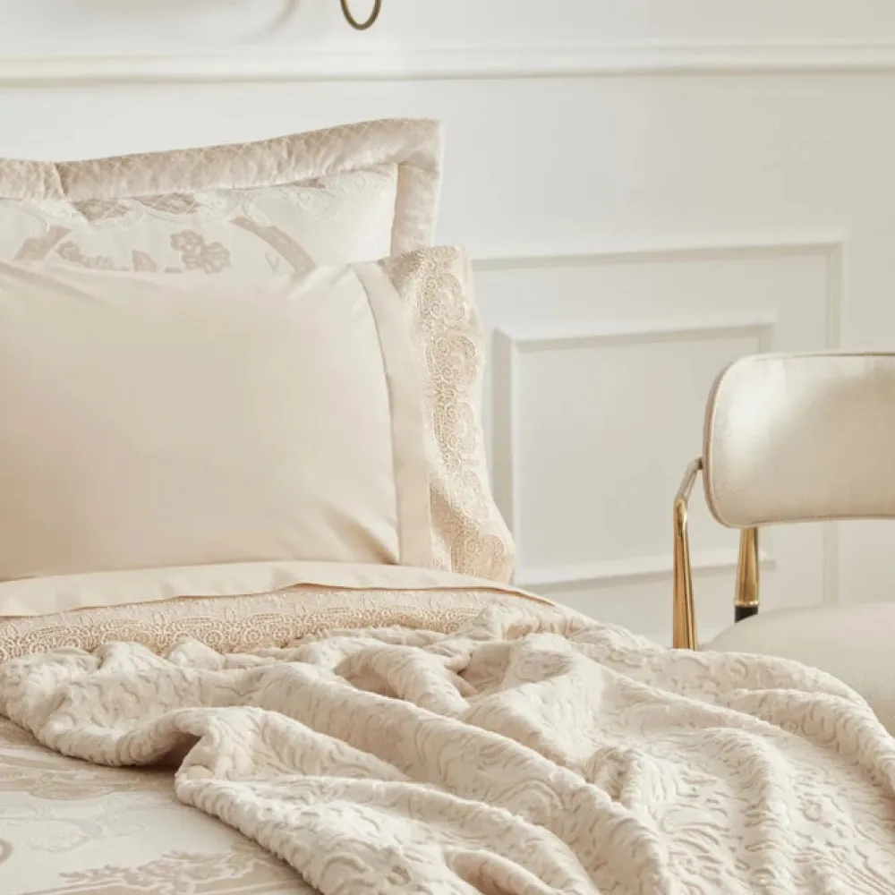 Karaca Home Valeria Queen 8-Teiliges Hochzeitsset Gold